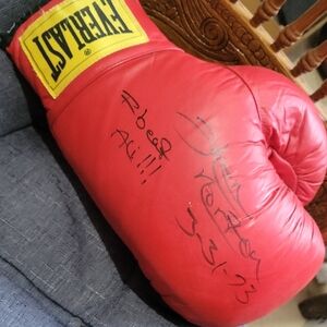 Ken Norton/ Ali fight 1973 Autographed Boxing Glove
